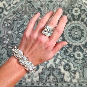 •Elegant Silver Crystal Bracelet and Ring Set